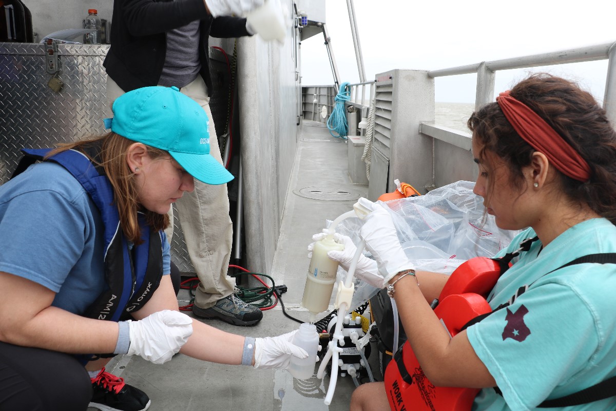 Graduate student, Laramie Jensen (left) from the Department of Oceanography, sampling seawater from pump and undergraduate student, Alexa Mendoza (right) from the Department of Chemistry. (Photo by: Bumsoo Kim)