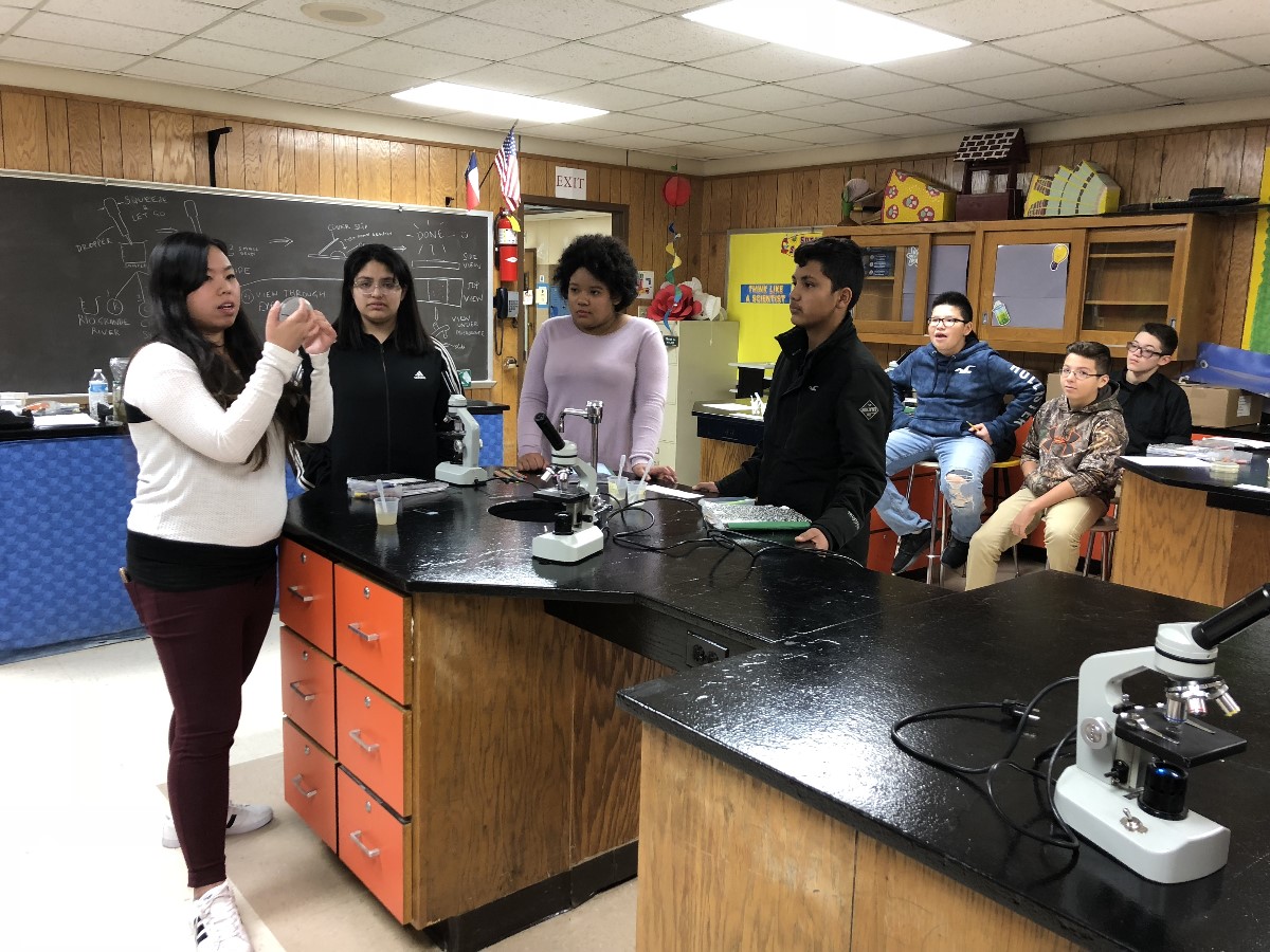 Wee explaining how to make a petri dish to the students. (Photo courtesy of Dr. Jason Sylvan.)