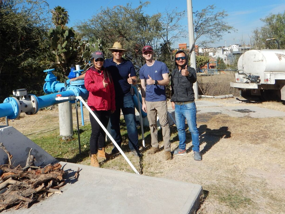 Doctoral student Yibin Huang, Dr. Peter Knappett, Brian Lynch ’19, and University of Guanajuato’s Manuel Aviles.