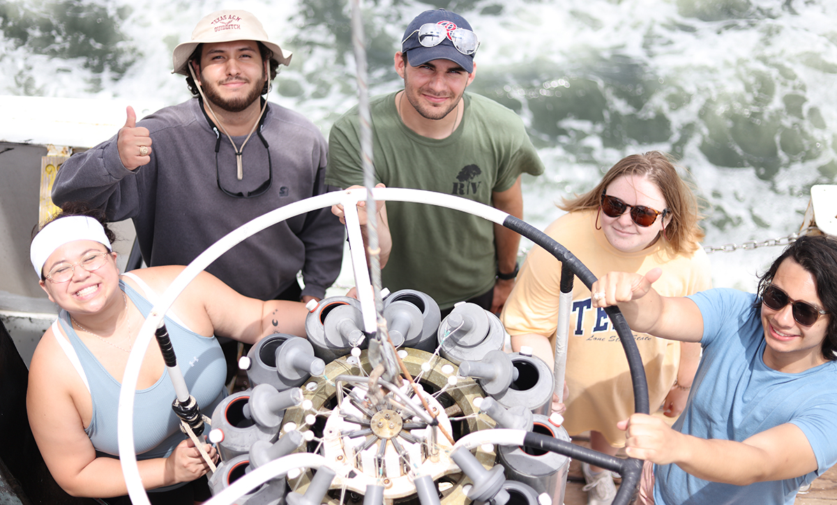 Students gathered around the CTD rosette. Image credit: Dr. Chrissy Wiederwohl.