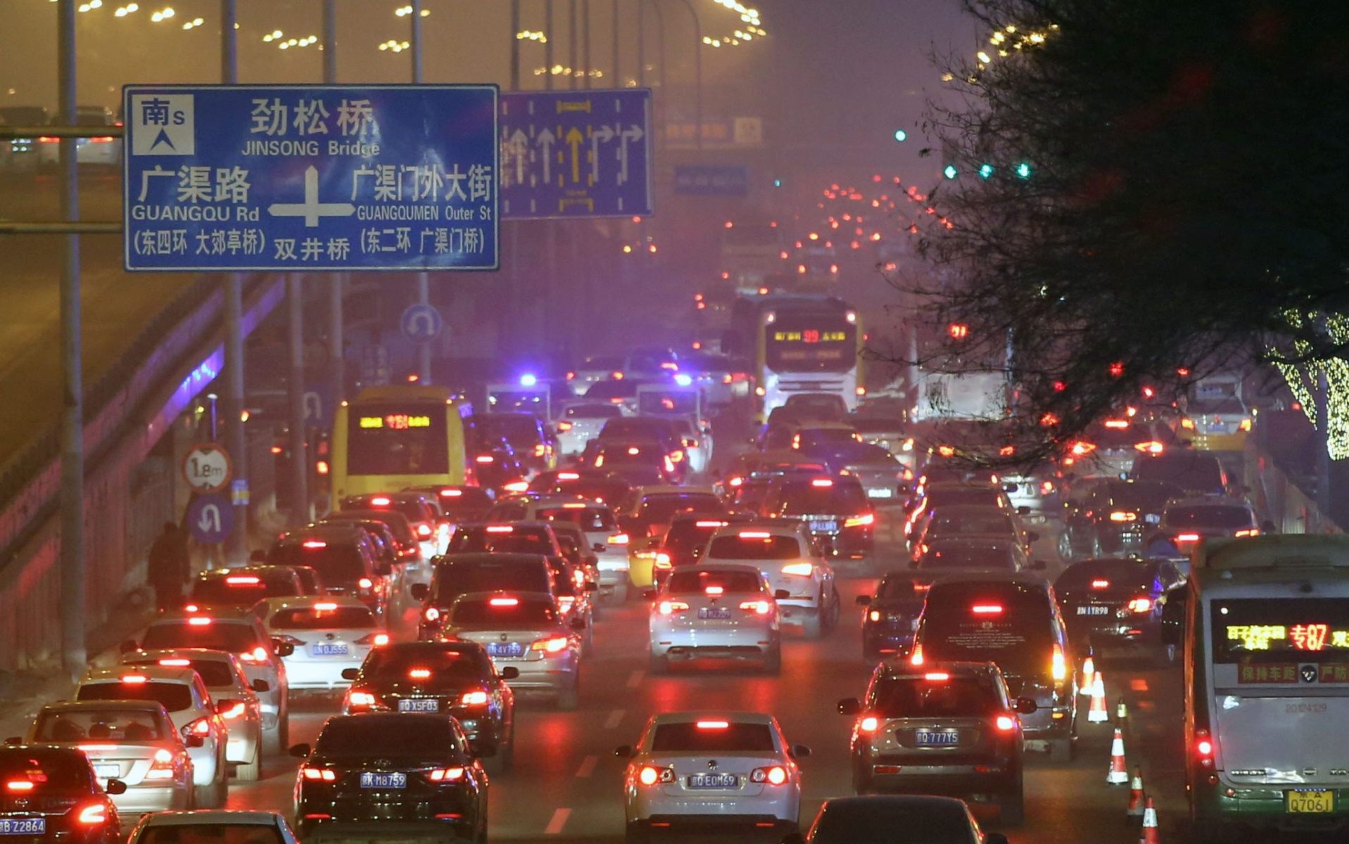 Vehicles drive along a road Beijing, China in heavy smog on Jan. 3, 2017. (Getty Images)