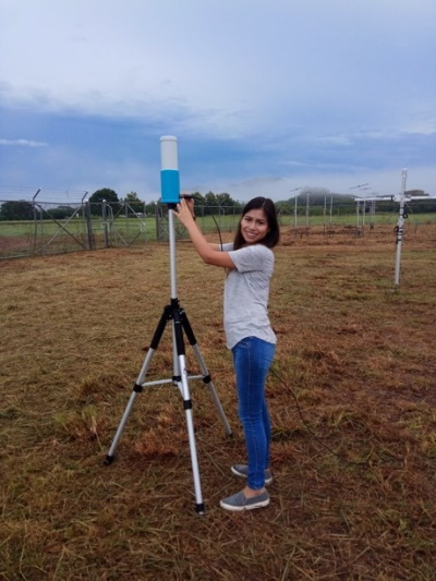 Setting up the radiosonde receiver before launching a radiosonde in Santa Cruz, NE Costa Rica.